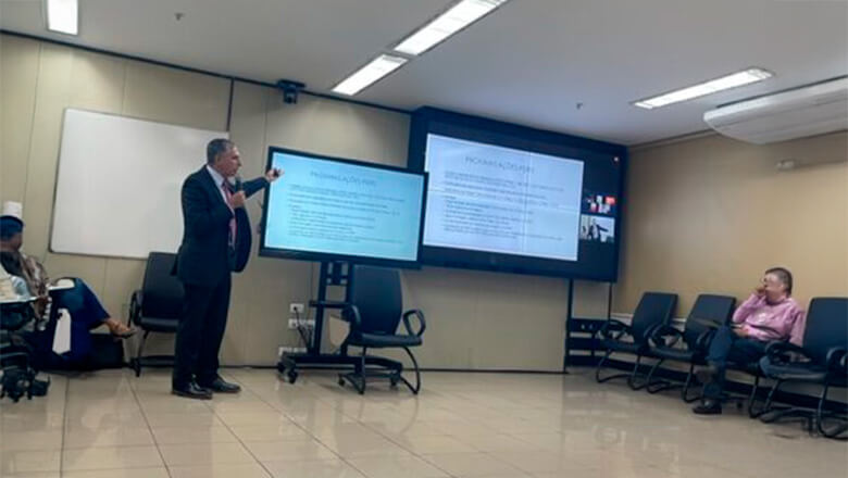 Reunião no Ministério Público de Goiás para tratar sobre a destinação final dos resíduos sólidos.